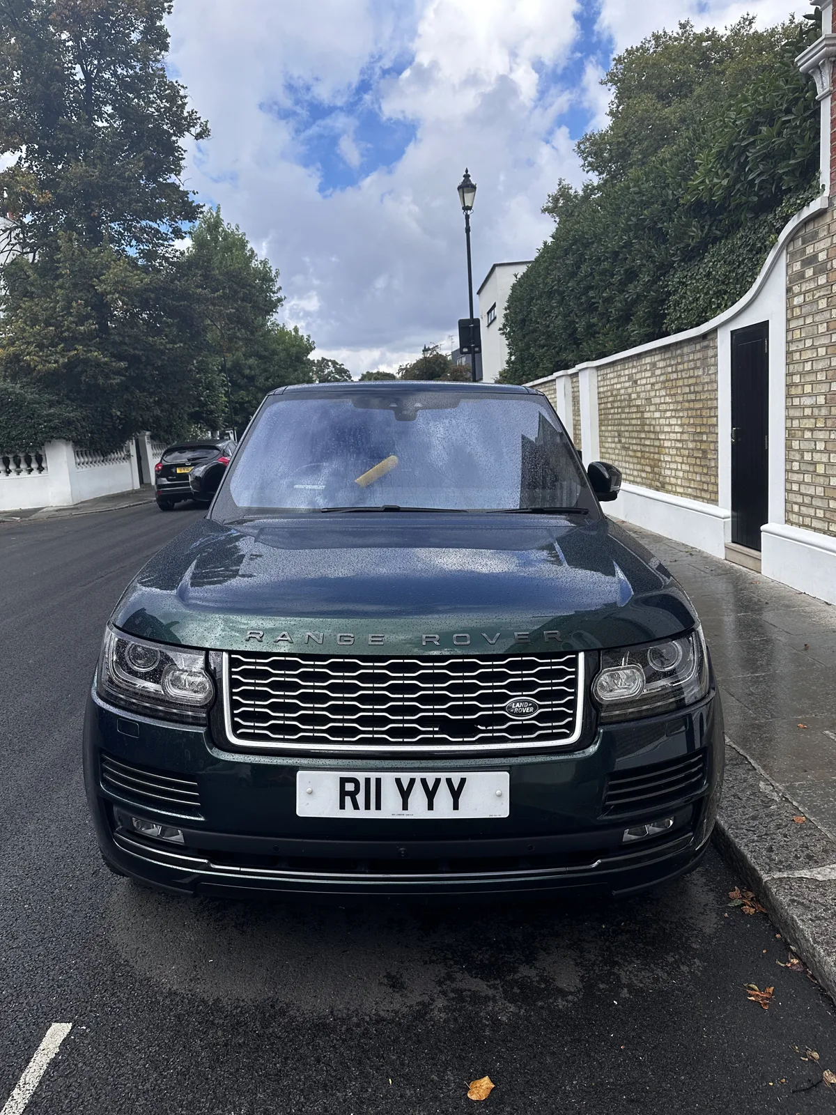R11 YYY on a Land Rover Range Rover