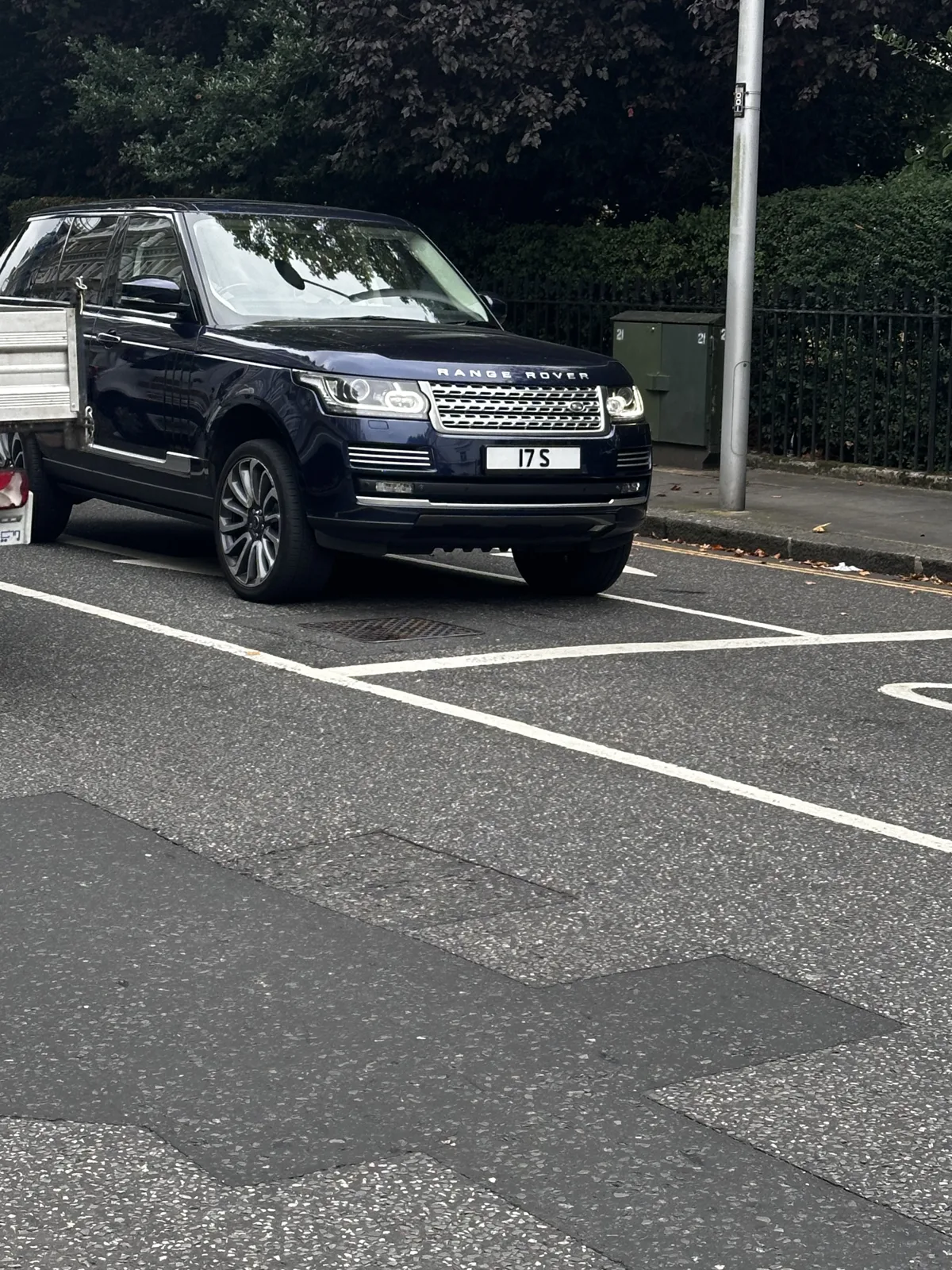 17 S on a Land Rover Range Rover