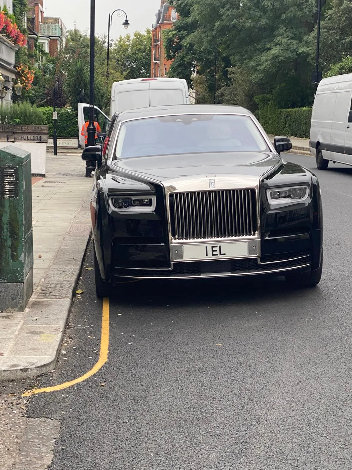 1 EL on a Rolls-Royce Phantom